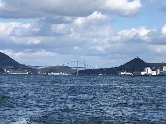 下関市と北九州市の間を繋ぐ関門海峡を主に海洋散骨を実施